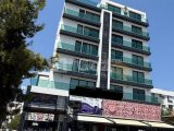 Kuzey Kıbrıs Girne'nin merkezindeki ana cadde üzerinde kiralık dükkan