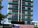 Kuzey Kıbrıs Girne'nin merkezindeki ana cadde üzerinde kiralık dükkan