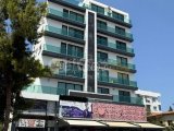 Kuzey Kıbrıs Girne'nin merkezindeki ana cadde üzerinde kiralık dükkan
