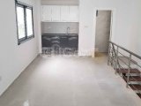 Kuzey Kıbrıs Girne'nin merkezindeki ana cadde üzerinde kiralık dükkan