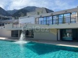 Kıbrıs Girne Ilgaz da Ful Deniz Manzaralı Çok Özel Bir Sitede Satılık Bahçe Katı