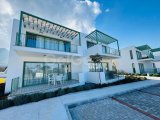 Tek Yetkili Kıbrıs Girne Lapta da Denize Sıfır Site de Ful Eşyalı 2+1 Çok Özel Bahçe Katı