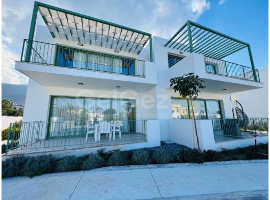 Tek Yetkili Kıbrıs Girne Lapta da Denize Sıfır Site de Ful Eşyalı 2+1 Çok Özel Bahçe Katı