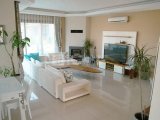 Girne Lapta Bölgesinde Kiralık Özel Havuzlu Lüks Tasarımlı 4+1 Villa