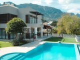 Girne Lapta Bölgesinde Kiralık Özel Havuzlu Lüks Tasarımlı 4+1 Villa