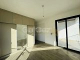 Kıbrıs Girne Alsancak ta Havuzlu Sitede Satılık Geniş 2+1 Bahçe Kat Daire