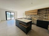Kıbrıs Girne Alsancak ta Havuzlu Sitede Satılık Geniş 2+1 Bahçe Kat Daire