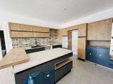 Kıbrıs Girne Alsancak ta Havuzlu Sitede Satılık Geniş 2+1 Bahçe Kat Daire