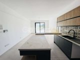 Kıbrıs Girne Alsancak ta Havuzlu Sitede Satılık Geniş 2+1 Bahçe Kat Daire