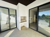 Kıbrıs Girne Alsancak ta Havuzlu Sitede Satılık Geniş 2+1 Bahçe Kat Daire