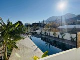 Kıbrıs Girne Alsancak ta Havuzlu Sitede Satılık Geniş 2+1 Bahçe Kat Daire