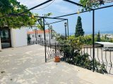 Girne Ozanköy'de Türk Malı, Kesilmez Manzaralı,1 Buçuk Dönüm İçinde, Satılık Restaurant