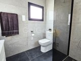 Girne, Sadrazamköy'de 950 m² arsa üzerinde, kumsallara yürüme mesafesinde, kesintisiz deniz manzaralı satılık 3+1 villa
