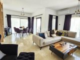 Girne, Sadrazamköy'de 950 m² arsa üzerinde, kumsallara yürüme mesafesinde, kesintisiz deniz manzaralı satılık 3+1 villa