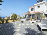 Girne, Sadrazamköy'de 950 m² arsa üzerinde, kumsallara yürüme mesafesinde, kesintisiz deniz manzaralı satılık 3+1 villa