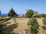 Girne, Sadrazamköy'de 950 m² arsa üzerinde, kumsallara yürüme mesafesinde, kesintisiz deniz manzaralı satılık 3+1 villa