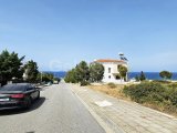 Girne, Sadrazamköy'de 950 m² arsa üzerinde, kumsallara yürüme mesafesinde, kesintisiz deniz manzaralı satılık 3+1 villa