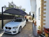 Girne, Sadrazamköy'de 950 m² arsa üzerinde, kumsallara yürüme mesafesinde, kesintisiz deniz manzaralı satılık 3+1 villa