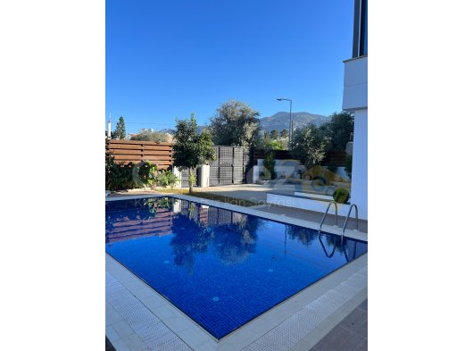 Girne Ozanköy'de; Özel Havuzlu ve Bahçeli, Kiralık, 5+1 Lüks Villa!
