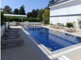 Girne Karaoğlanoğlu'nda, Ana Cadde Üzerinde, Satılık, 3+1 Villa!