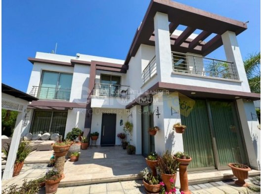 Tek Yetkili KKTC Girne Yeşiltepe nin Bitiminde Özel Dekorasyonlu Fırsat 4+1 Satılık Villa