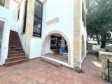 Kuzey Kıbrıs, Girne, Bellapais'te Muhteşem Manzaralı Kiralık Villa 3+1