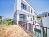 Girne Bellapais'de TÜRK MALI,5+2, Özel Yüzme Havuzlu, Triplex Satılık Villa