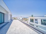 Girne Bellapais'de TÜRK MALI,5+2, Özel Yüzme Havuzlu, Triplex Satılık Villa