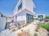 Girne Bellapais'de TÜRK MALI,5+2, Özel Yüzme Havuzlu, Triplex Satılık Villa