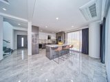 Girne Bellapais'de TÜRK MALI,5+2, Özel Yüzme Havuzlu, Triplex Satılık Villa
