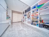Girne Bellapais'de TÜRK MALI,5+2, Özel Yüzme Havuzlu, Triplex Satılık Villa