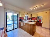 Girne Bellapaiste Eşsiz Manzaralı Satılık 3+1 Havuzlu Villa