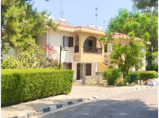 Girne Çatalköy'de Havuzlu Güvenlikli Site'de Kiralık Lüx Daire