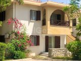 Girne Çatalköy'de Havuzlu Güvenlikli Site'de Kiralık Lüx Daire
