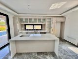 Kıbrıs Girne Çatalköy Bölgesinde Satılık 4+1 Havuzlu Villa
