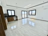 Girne Merkezde Eşsiz. Deniz Manzaralı Satılık 2+1 Daire