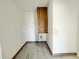 Girne Merkezde Eşsiz. Deniz Manzaralı Satılık 2+1 Daire