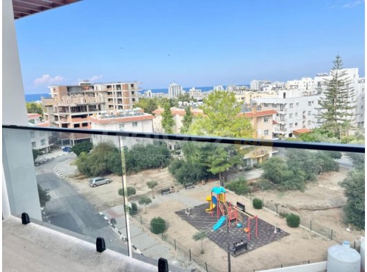 Girne Merkezde Satılık Deniz Manzaralı 3+1 Daire