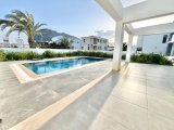 Girne'de Denize 600 metre mesafede 3+1 Kiralık Havuzlu Villa
