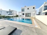 Girne'de Denize 600 metre mesafede 3+1 Kiralık Havuzlu Villa