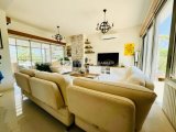 Kıbrıs Girne Edremit Bölgesinde 915 M2 Arsa İçerisinde Satılık Havuzlu 4+1 Havuzlu Villa