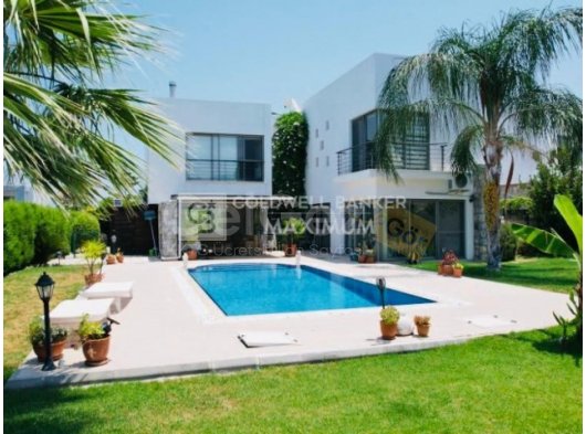 Kıbrıs Girne Edremit Bölgesinde 915 M2 Arsa İçerisinde Satılık Havuzlu 4+1 Havuzlu Villa