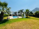 Kıbrıs Girne Edremit Bölgesinde 915 M2 Arsa İçerisinde Satılık Havuzlu 4+1 Havuzlu Villa