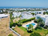 Kıbrıs Girne Edremit Bölgesinde 915 M2 Arsa İçerisinde Satılık Havuzlu 4+1 Havuzlu Villa