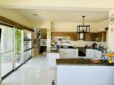 Kıbrıs Girne Edremit Bölgesinde 915 M2 Arsa İçerisinde Satılık Havuzlu 4+1 Havuzlu Villa