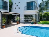 Kıbrıs Girne Edremit Bölgesinde 915 M2 Arsa İçerisinde Satılık Havuzlu 4+1 Havuzlu Villa