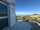 Kıbrıs Girne Karmi Bölgesin'de Kesilmez Full deniz Manzaralı, Triplex, Satılık 5+1 Villalar