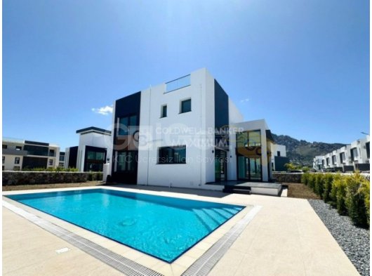 Kıbrıs Girne Karşıyaka da Denize Yürüme Mesafesinde 4+1 Özel Havuzlu Villa