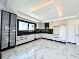 Kıbrıs Girne Karşıyaka da Denize Yürüme Mesafesinde 4+1 Özel Havuzlu Villa