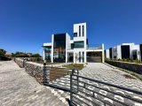 Kıbrıs Girne Karşıyaka da Denize Yürüme Mesafesinde 4+1 Özel Havuzlu Villa